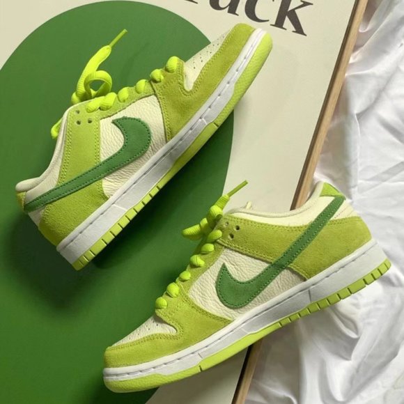 Nike SB Dunk Retro Low Green Apple Unisex Sneakers - Picture 6 of 6